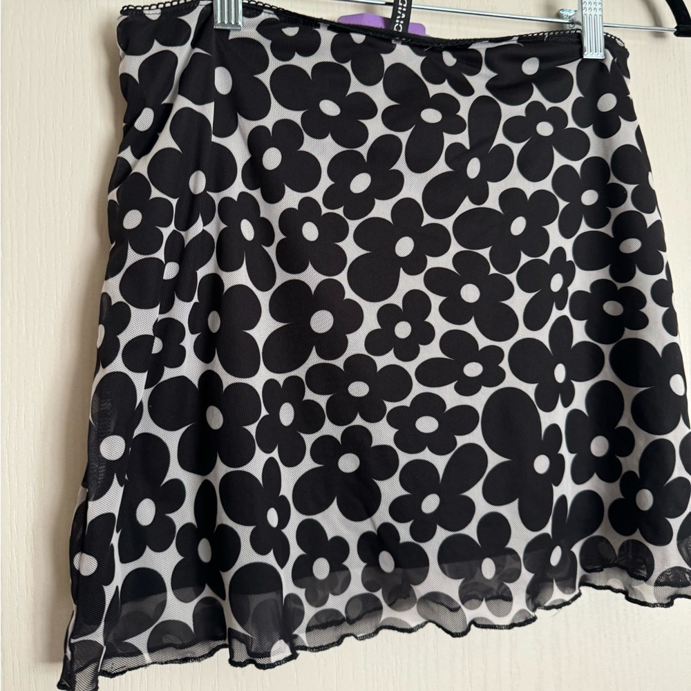 Groovy black and white floral skirt